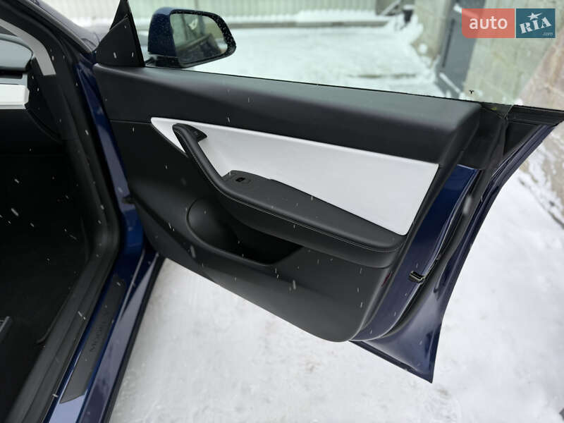 Внедорожник / Кроссовер Tesla Model Y 2021 в Львове