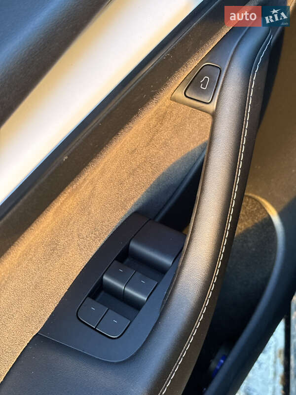 Позашляховик / Кросовер Tesla Model Y 2023 в Києві