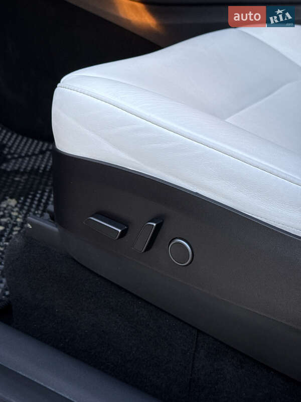 Позашляховик / Кросовер Tesla Model Y 2023 в Києві