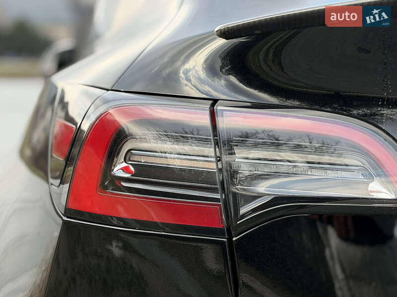 Позашляховик / Кросовер Tesla Model Y 2021 в Дніпрі