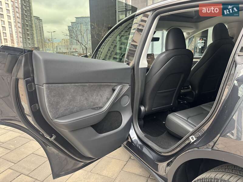 Внедорожник / Кроссовер Tesla Model Y 2024 в Киеве