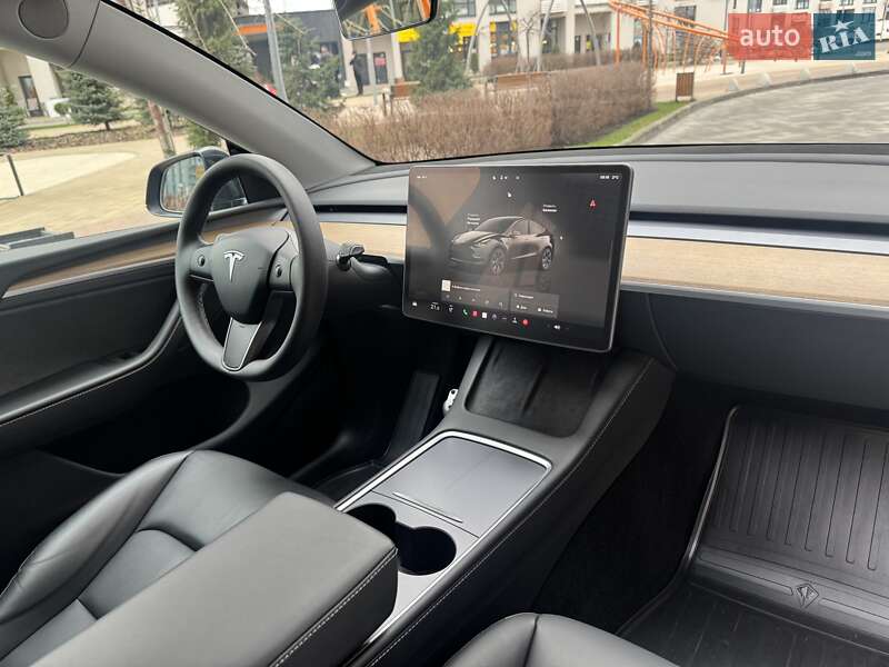 Внедорожник / Кроссовер Tesla Model Y 2024 в Киеве