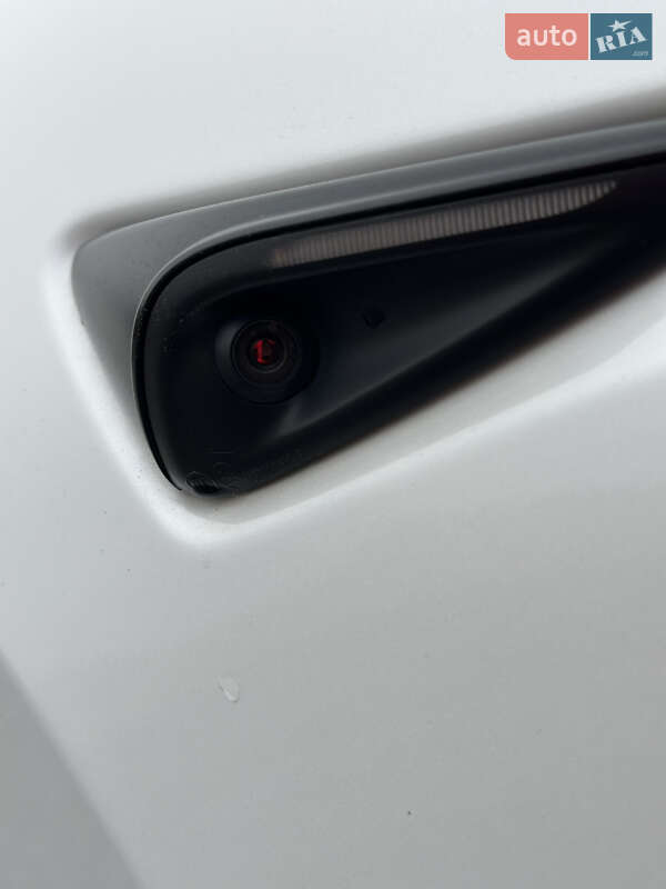 Внедорожник / Кроссовер Tesla Model Y 2023 в Киеве