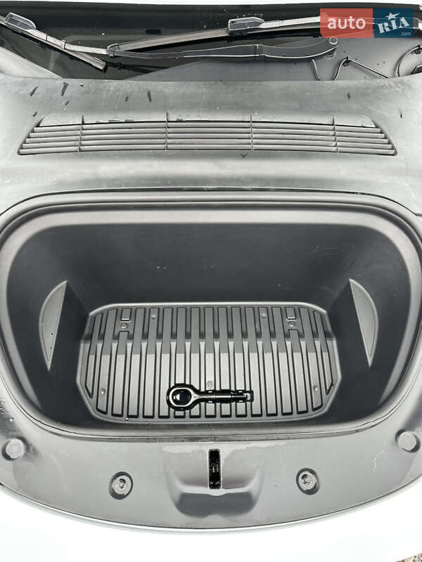 Внедорожник / Кроссовер Tesla Model Y 2023 в Киеве