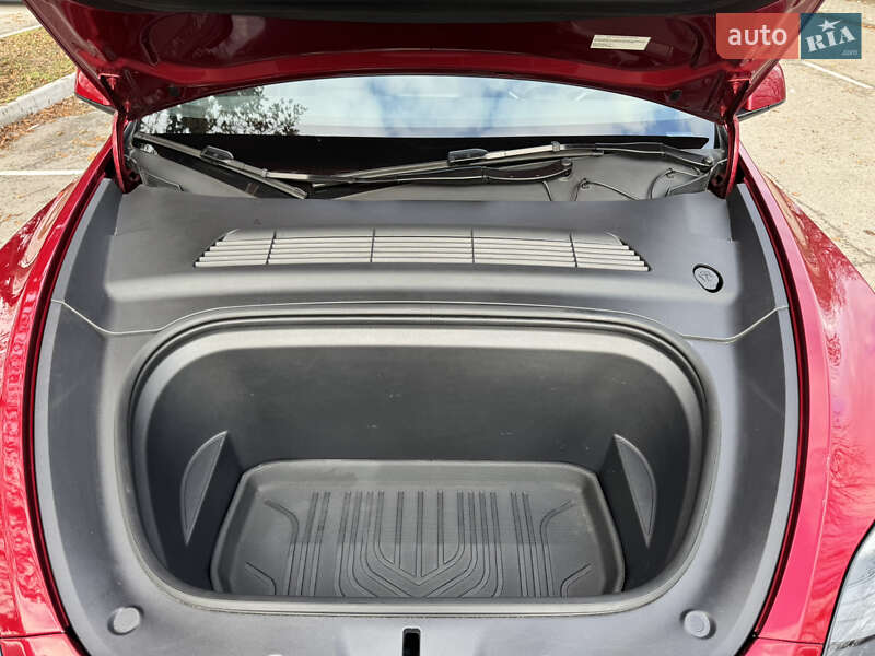 Внедорожник / Кроссовер Tesla Model Y 2024 в Новомосковске