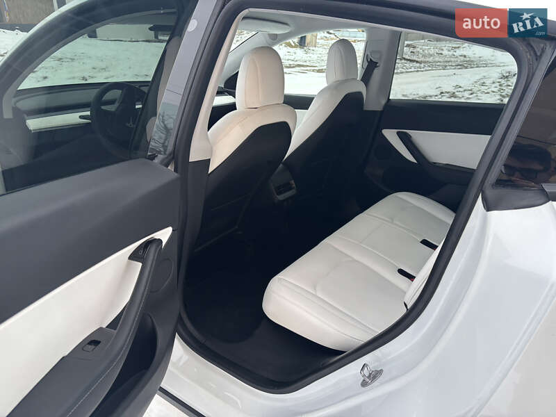 Внедорожник / Кроссовер Tesla Model Y 2021 в Черновцах