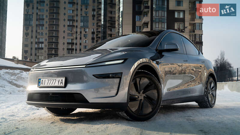 Внедорожник / Кроссовер Tesla Model Y 2025 в Киеве