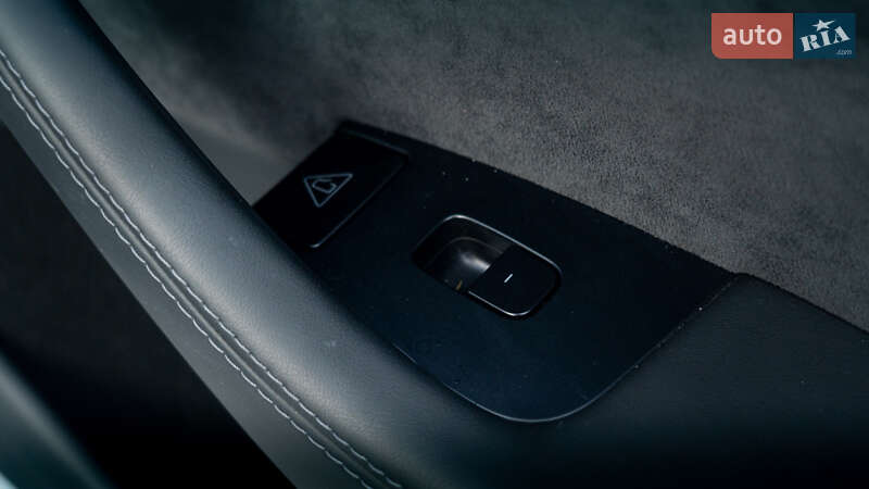 Внедорожник / Кроссовер Tesla Model Y 2025 в Киеве