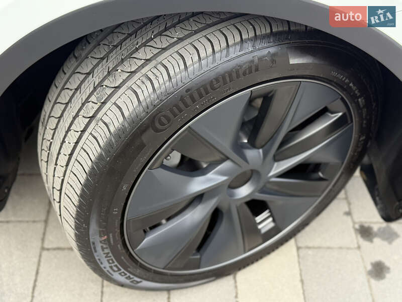 Внедорожник / Кроссовер Tesla Model Y 2024 в Дрогобыче