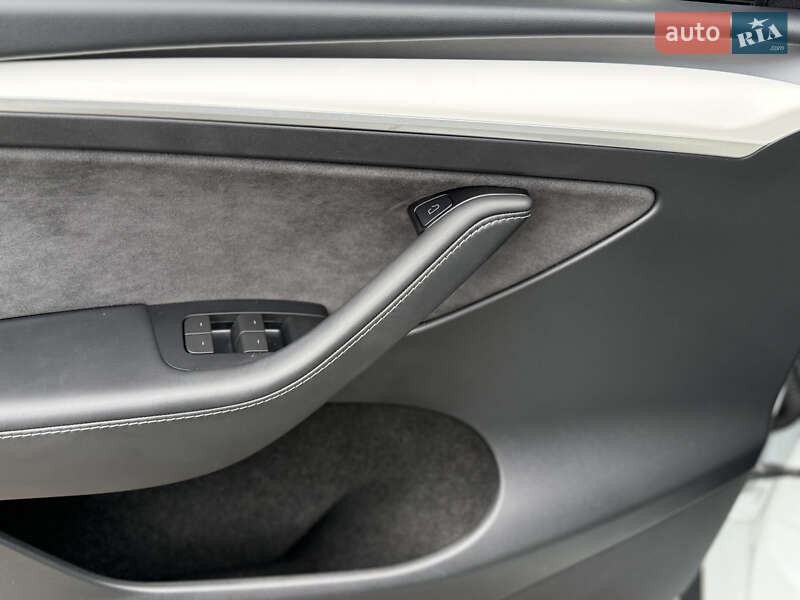 Внедорожник / Кроссовер Tesla Model Y 2024 в Дрогобыче