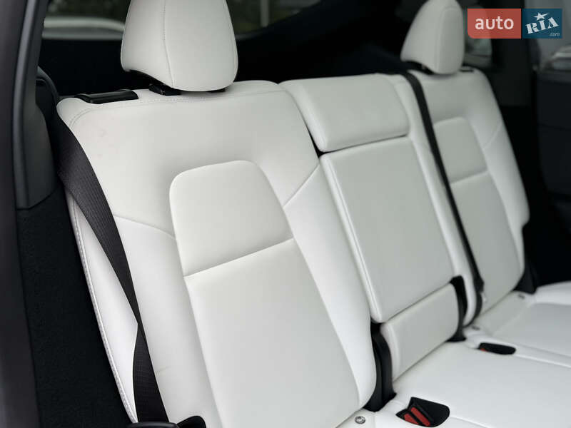 Внедорожник / Кроссовер Tesla Model Y 2024 в Дрогобыче