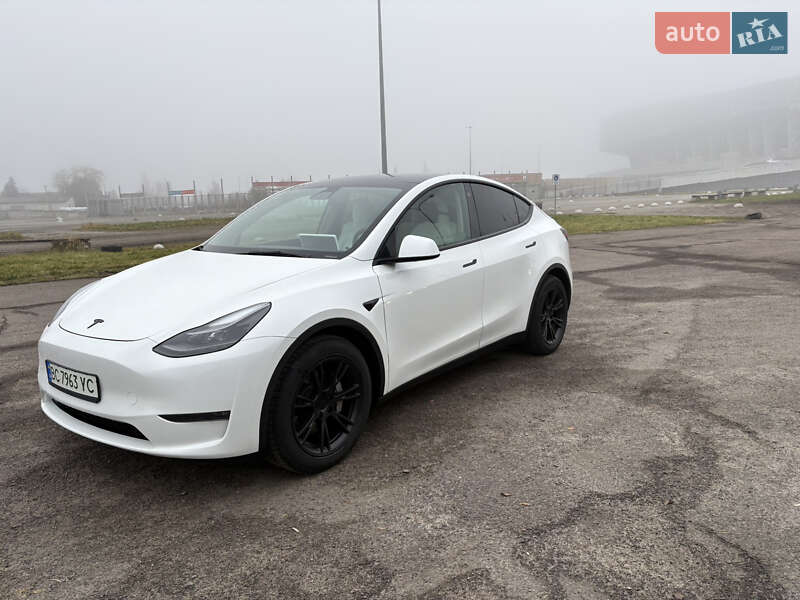 Позашляховик / Кросовер Tesla Model Y 2021 в Львові