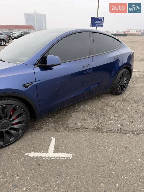 Внедорожник / Кроссовер Tesla Model Y 2023 в Киеве