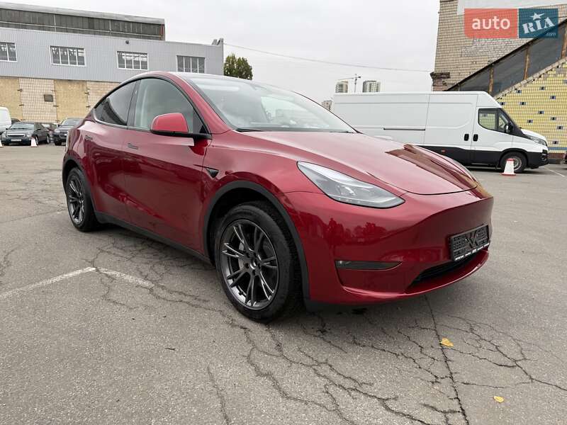 Tesla Model Y 2024