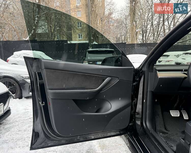 Внедорожник / Кроссовер Tesla Model Y 2021 в Киеве