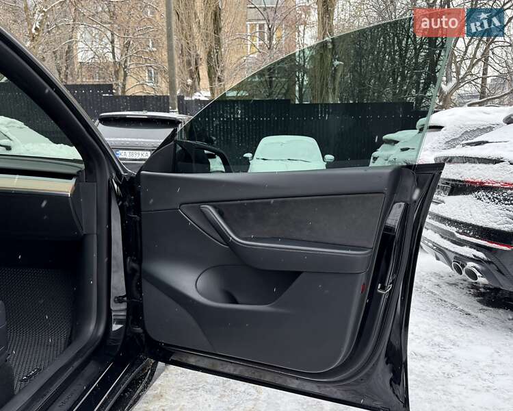 Внедорожник / Кроссовер Tesla Model Y 2021 в Киеве