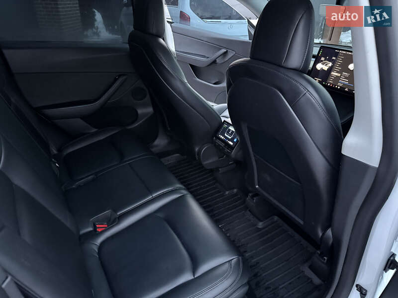 Внедорожник / Кроссовер Tesla Model Y 2021 в Луцке