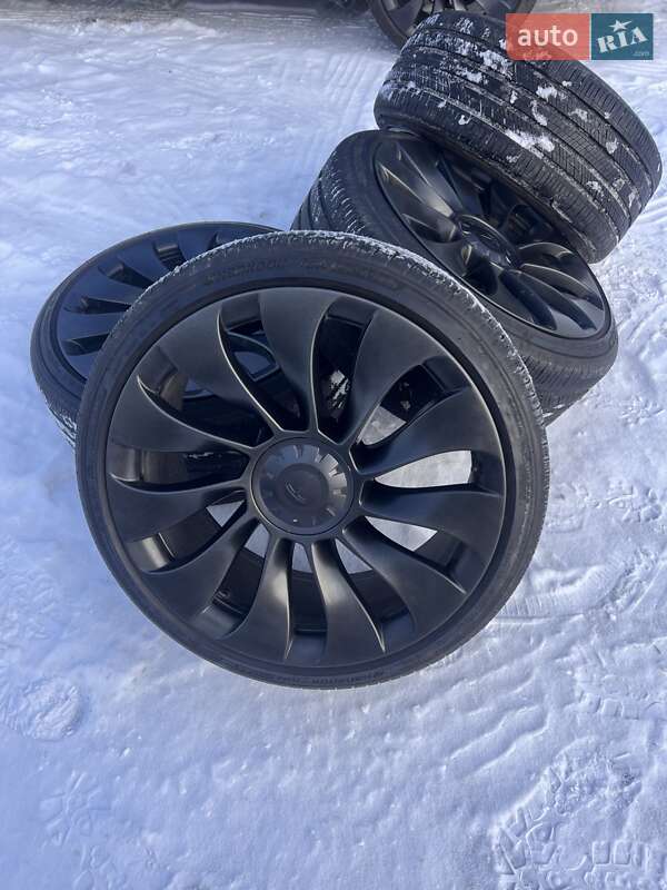 Позашляховик / Кросовер Tesla Model Y 2024 в Києві