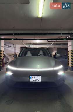Позашляховик / Кросовер Tesla Model Y 2025 в Києві