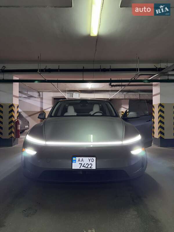 Tesla Model Y 2025 Tesla Model Y 2025
