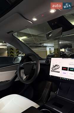 Внедорожник / Кроссовер Tesla Model Y 2025 в Киеве