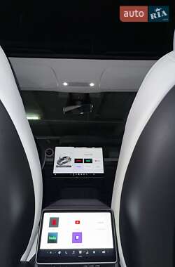 Внедорожник / Кроссовер Tesla Model Y 2025 в Киеве
