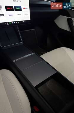 Внедорожник / Кроссовер Tesla Model Y 2025 в Киеве