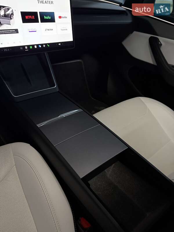 Внедорожник / Кроссовер Tesla Model Y 2025 в Киеве