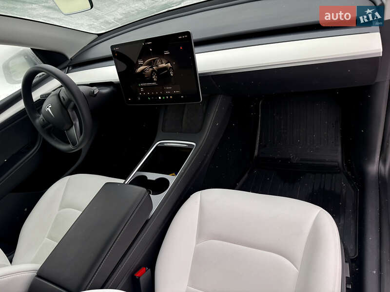 Внедорожник / Кроссовер Tesla Model Y 2023 в Ровно