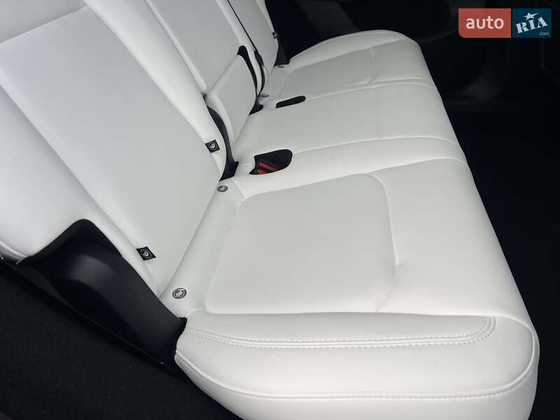 Внедорожник / Кроссовер Tesla Model Y 2025 в Богуславе