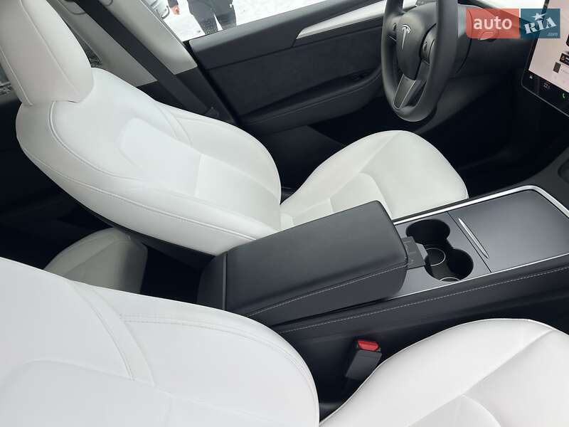 Внедорожник / Кроссовер Tesla Model Y 2025 в Богуславе