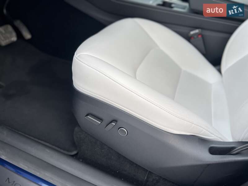 Внедорожник / Кроссовер Tesla Model Y 2025 в Богуславе