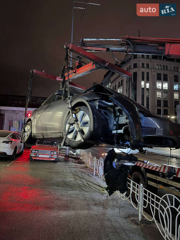 Внедорожник / Кроссовер Tesla Model Y 2021 в Киеве