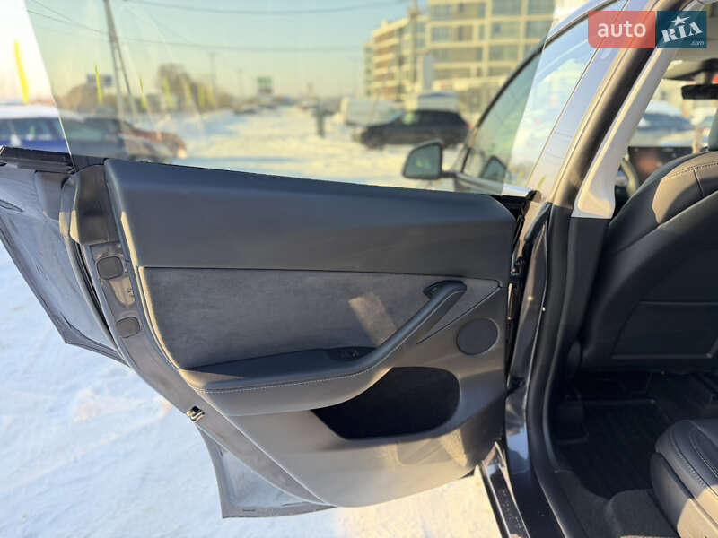 Внедорожник / Кроссовер Tesla Model Y 2024 в Львове