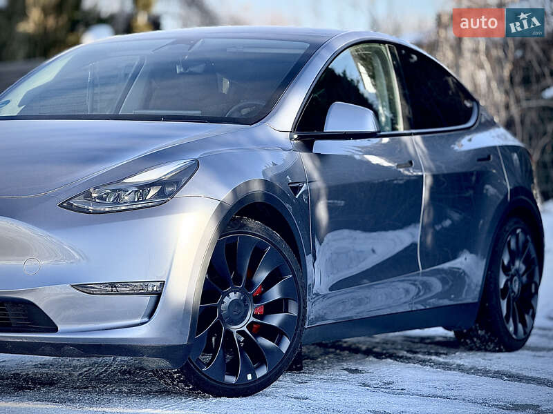 Внедорожник / Кроссовер Tesla Model Y 2023 в Стрые