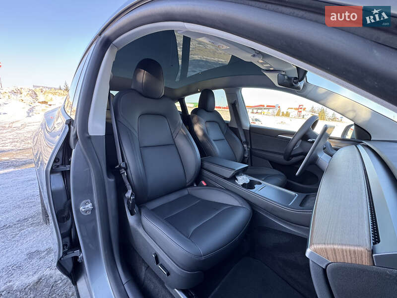 Внедорожник / Кроссовер Tesla Model Y 2023 в Стрые