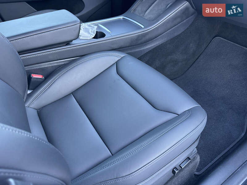 Внедорожник / Кроссовер Tesla Model Y 2023 в Стрые