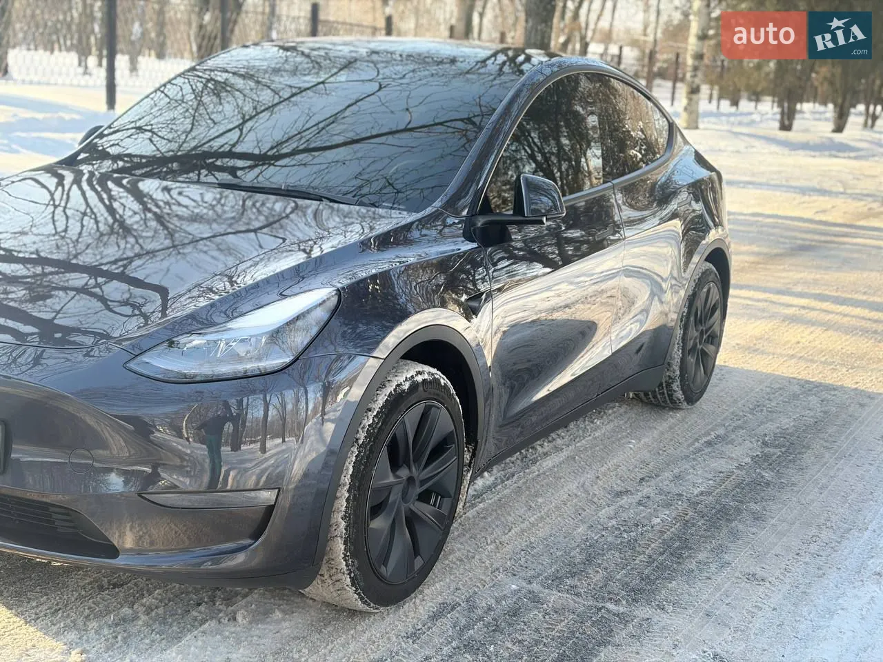 Авто после ДТП с целой безопасностью, минимальный пробег, задний привод. Все восстановлено к заводском состоянию, затонировано в круг, все как на фото. Торг предлагайте свою адекватную цену договоримся.