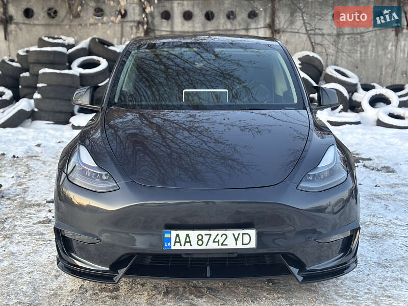 Внедорожник / Кроссовер Tesla Model Y 2024 в Киеве