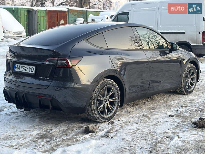 Внедорожник / Кроссовер Tesla Model Y 2024 в Киеве