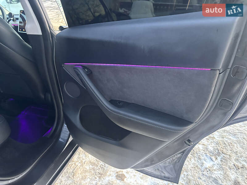 Внедорожник / Кроссовер Tesla Model Y 2024 в Киеве