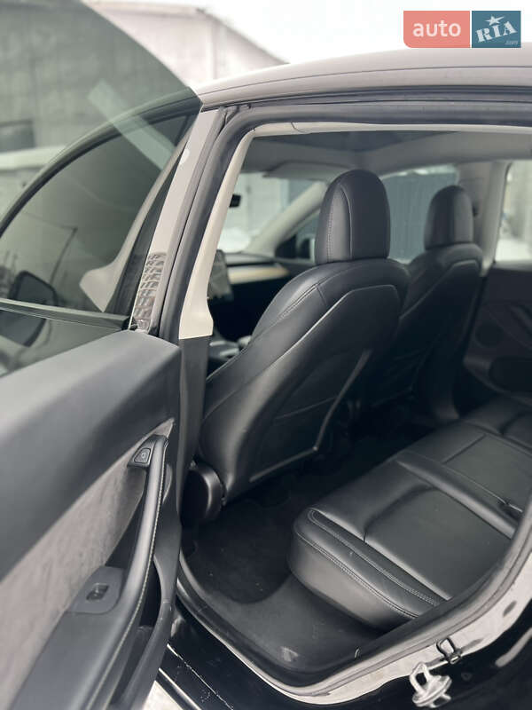 Внедорожник / Кроссовер Tesla Model Y 2021 в Ивано-Франковске