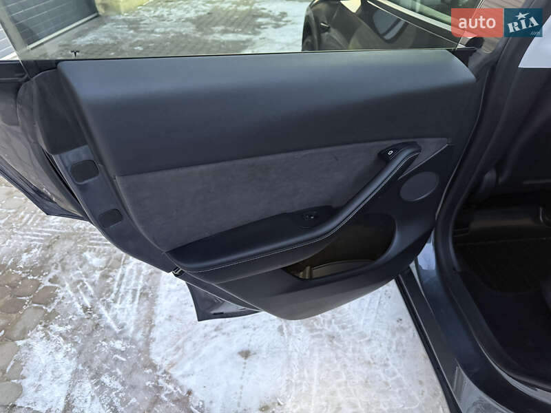 Внедорожник / Кроссовер Tesla Model Y 2022 в Львове