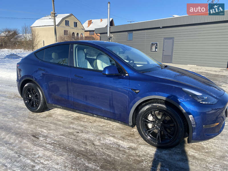 Позашляховик / Кросовер Tesla Model Y 2024 в Львові фото 12 Позашляховик / Кросовер Tesla Model Y 2024 в Львові