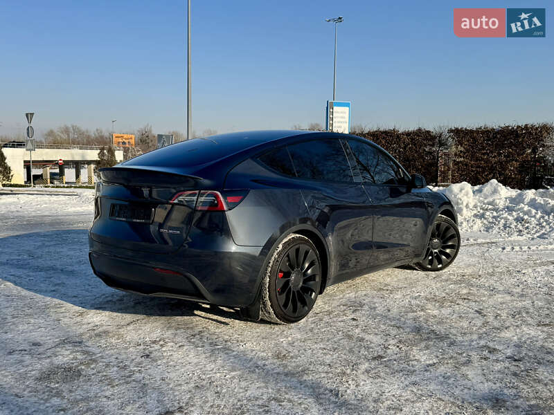 Внедорожник / Кроссовер Tesla Model Y 2024 в Киеве