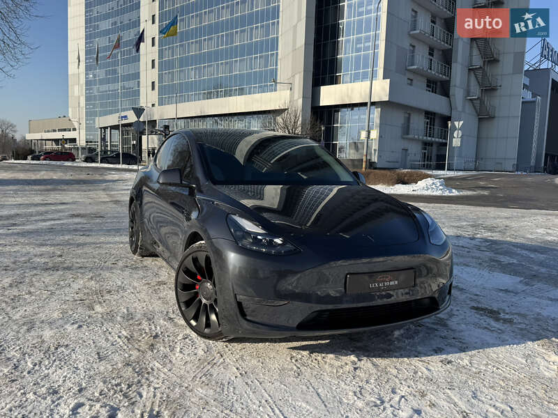 Внедорожник / Кроссовер Tesla Model Y 2024 в Киеве
