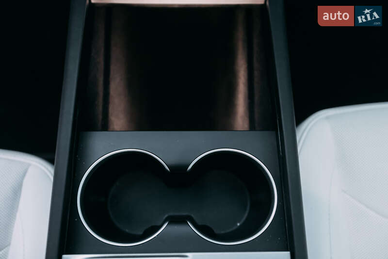 Внедорожник / Кроссовер Tesla Model Y 2025 в Киеве фото 32 Внедорожник / Кроссовер Tesla Model Y 2025 в Киеве