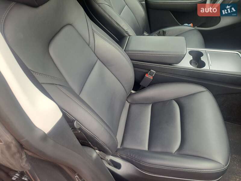 Внедорожник / Кроссовер Tesla Model Y 2023 в Киеве