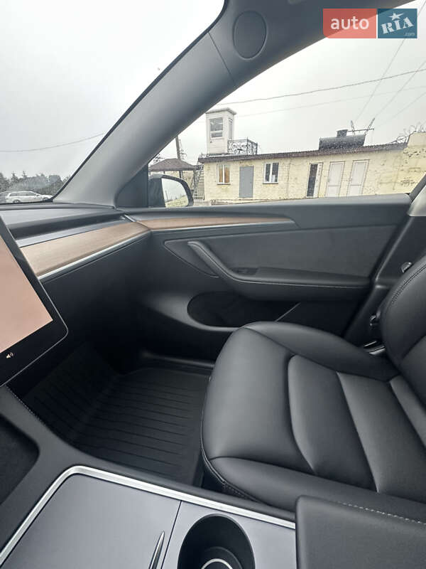 Позашляховик / Кросовер Tesla Model Y 2024 в Дніпрі