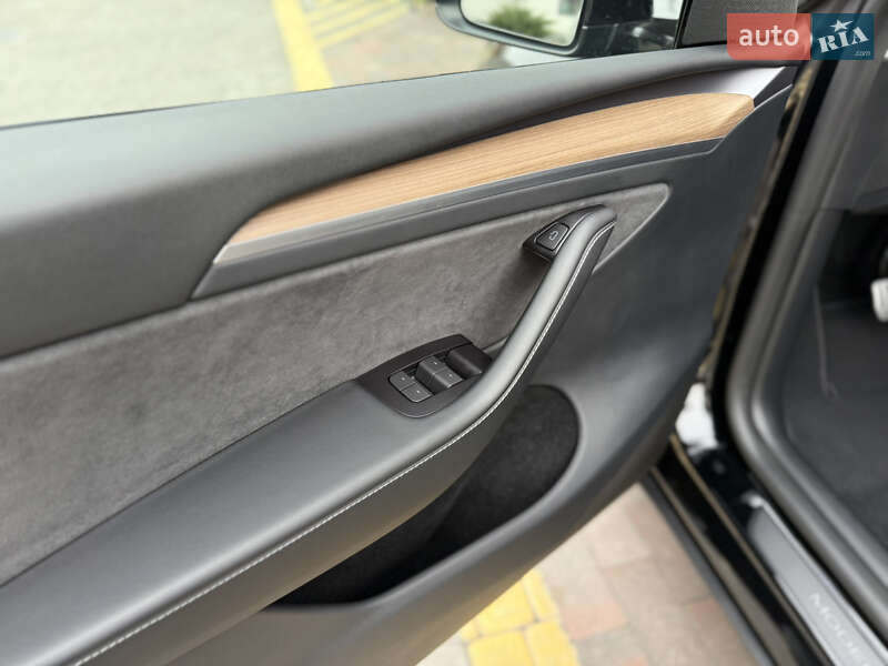 Позашляховик / Кросовер Tesla Model Y 2023 в Києві фото 30 Позашляховик / Кросовер Tesla Model Y 2023 в Києві